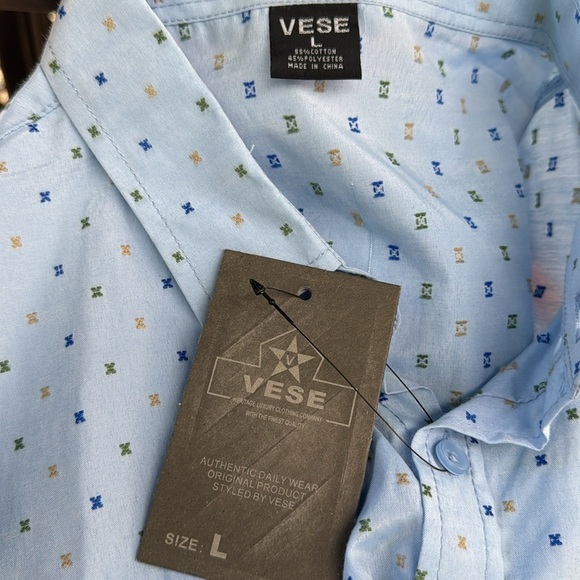 Vese light chambray blue embroidered print shirt sleeve button front shirt. NWT - Picture 5 of 6